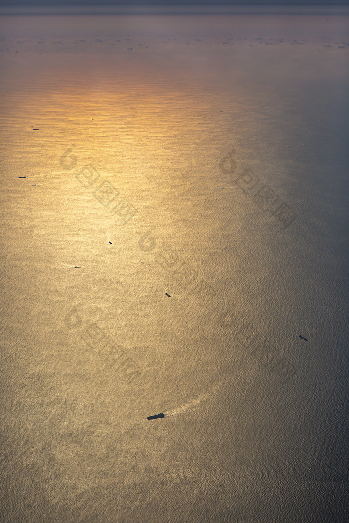 海面黄昏落日余晖摄影图