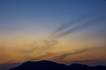 黄昏时分地平面晚霞天空摄影图