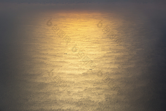 海面落日余晖摄影图