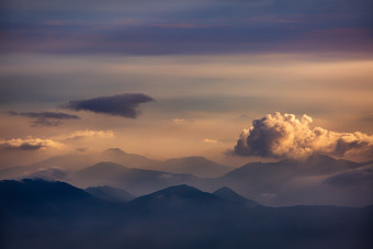 云端山川自然风光摄影图