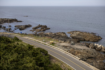 俯拍海边公路自然摄影图