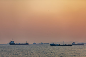 海边港口橘红晚霞天空摄影图