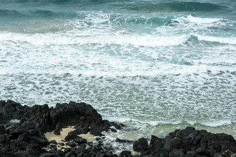 沙滩海浪<strong>礁石摄影</strong>图
