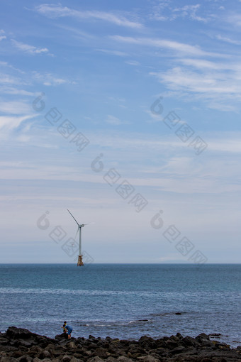 海上风力发电蓝天摄影图