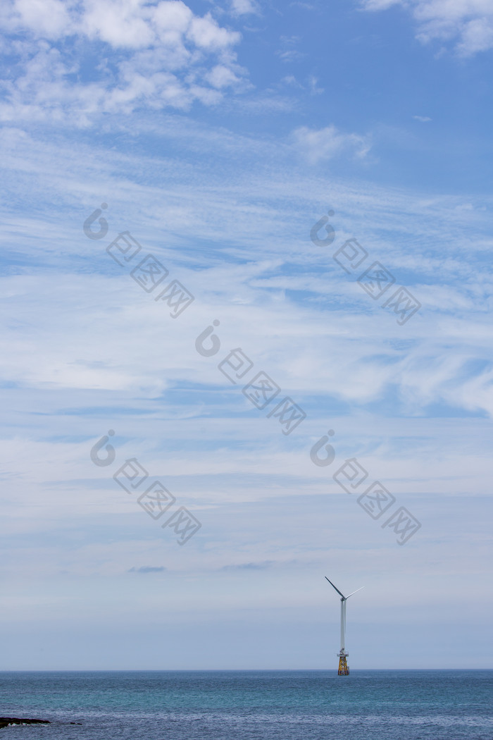 自然海上风力发电摄影图