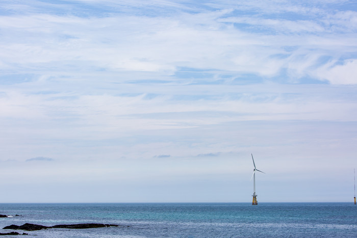 海上风力发电机摄影图