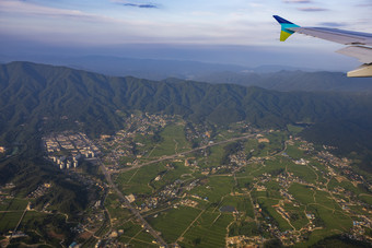 航拍山川农村聚落摄影图