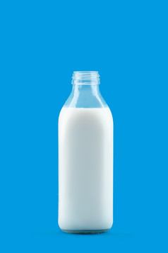 牛奶饮品玻璃瓶摄影图