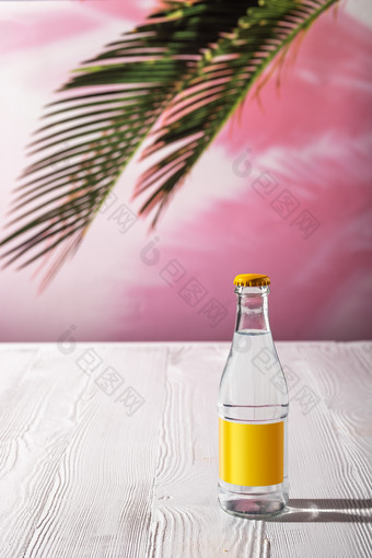 黄色酒水饮料摄影图