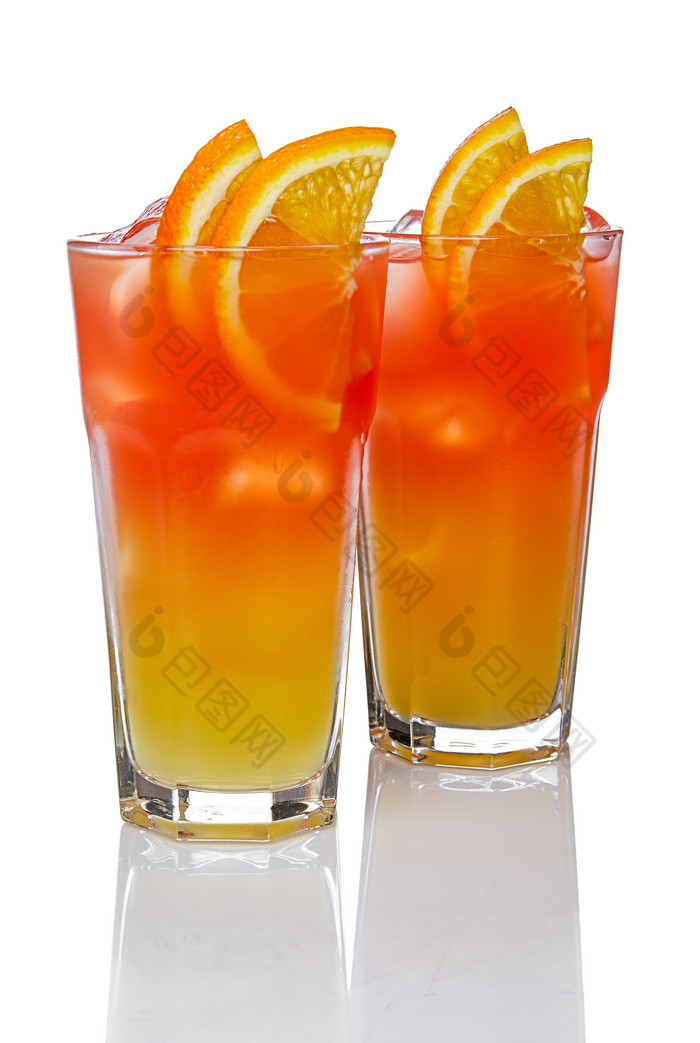 杯子里的冰镇香橙果汁