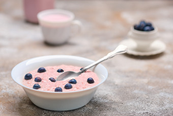 蓝莓<strong>甜品</strong>美食摄影图