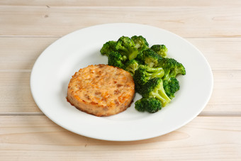 餐饮肉片和西兰花