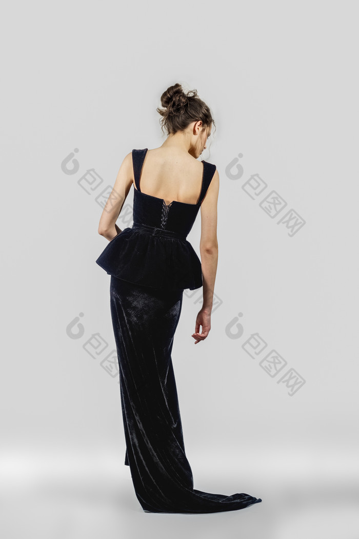 包图网提供精美好看的穿黑色礼服女人的背部素材免费下载,本次作品