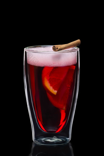 玻璃杯红色酒水摄影图