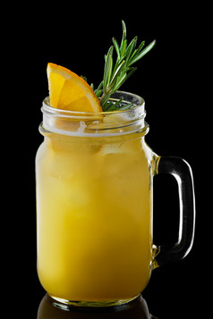 玻璃杯橙汁摄影图