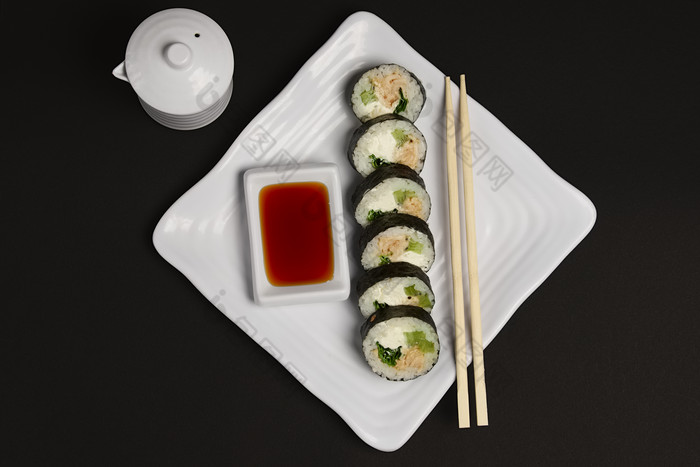 日式寿司卷摄影图