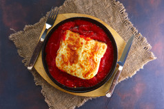番茄酱和厚蛋烧摄影图