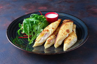 西餐奶油卷饼和蔬菜