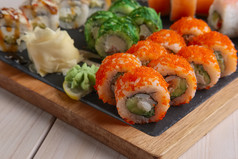 美味的红色寿司摄影图