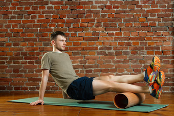 男人瑜伽垫运动健身