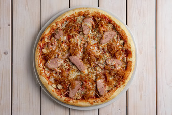 美味牛肉披萨摄影图
