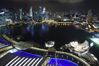 繁华的城市夜景摄影图