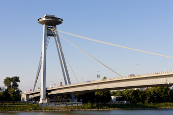 大桥河流地标建筑图