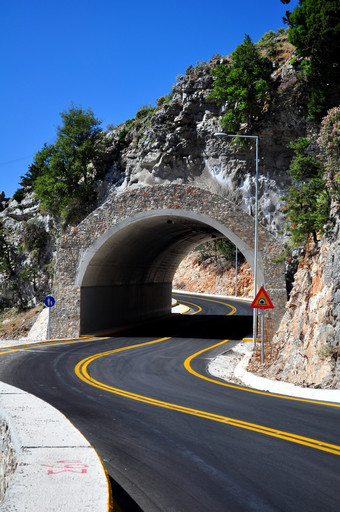 山上盘旋的马路公路