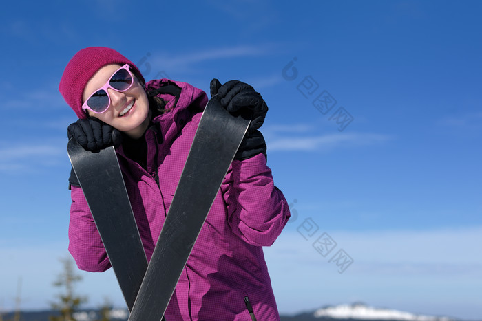 身穿滑雪服的欧美女人摄影