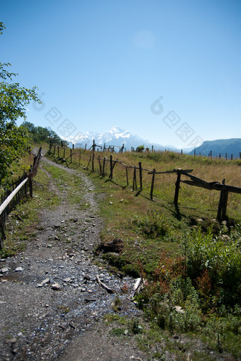 野外护栏小路自然风景