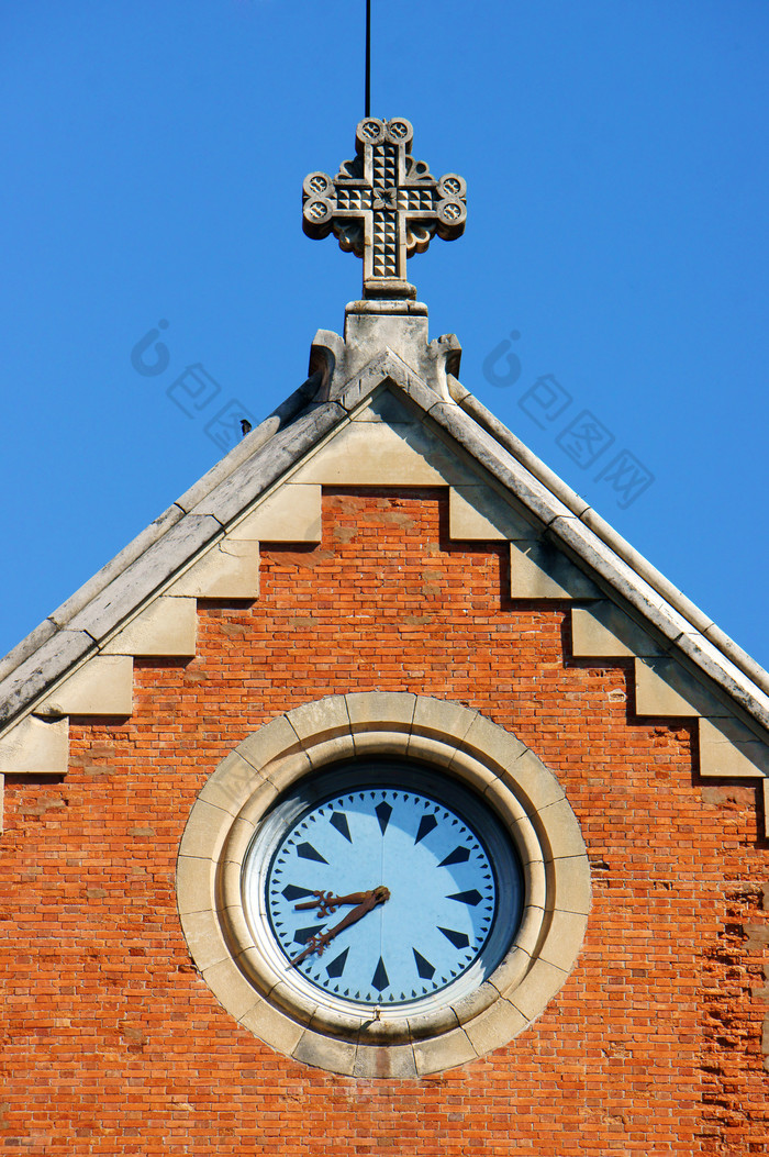 十字架建筑上的钟表