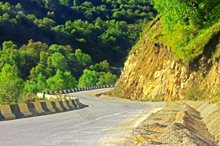 山上的山路公路