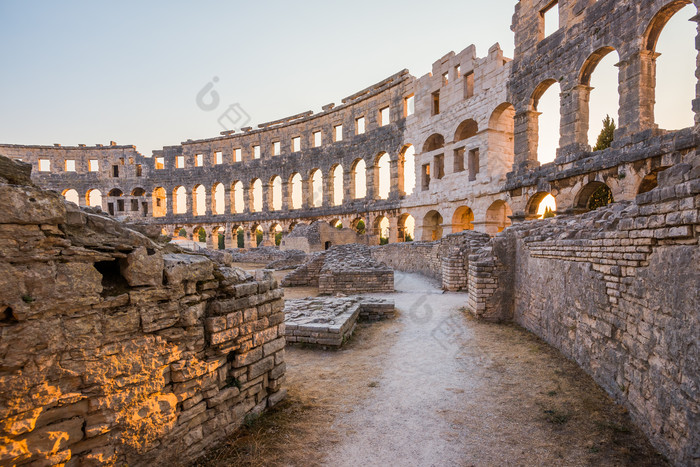 日落时候的古罗马建筑摄影