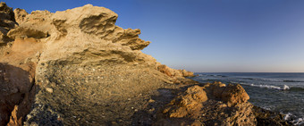 海边怪石摄影图