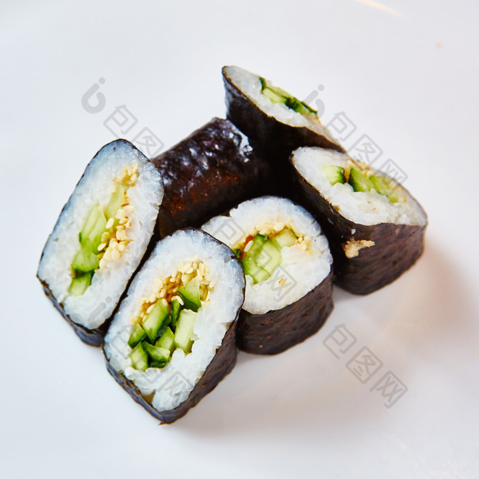 寿司海苔米饭黄瓜食物