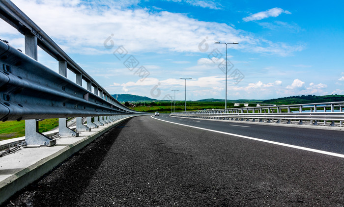 蓝天下的高速公路摄影图