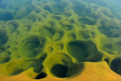 海水中的沙子孔洞