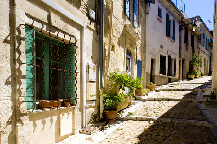 小镇阳光下的房子