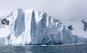 海边的冰冻雪山<strong>摄影图</strong>