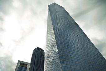 屹立的高楼大厦摄影图