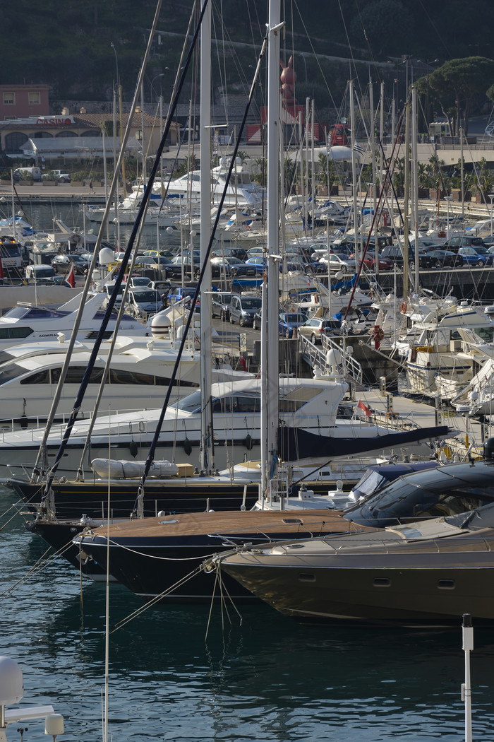 密密麻麻停满轮船的码头