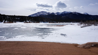 <strong>野外</strong>雪山山峰美景