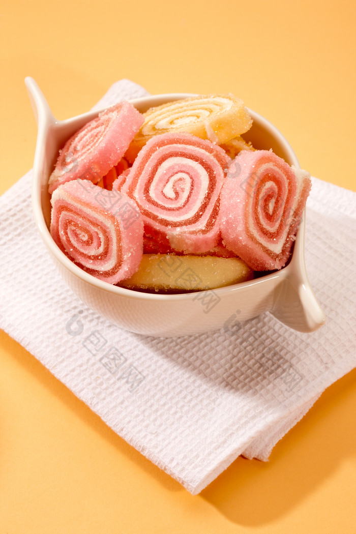 放在上的卷卷糖果