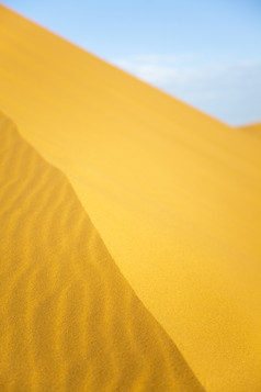 夏季流动的沙丘摄影图