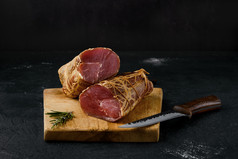 切开的熏肉肉食摄影图