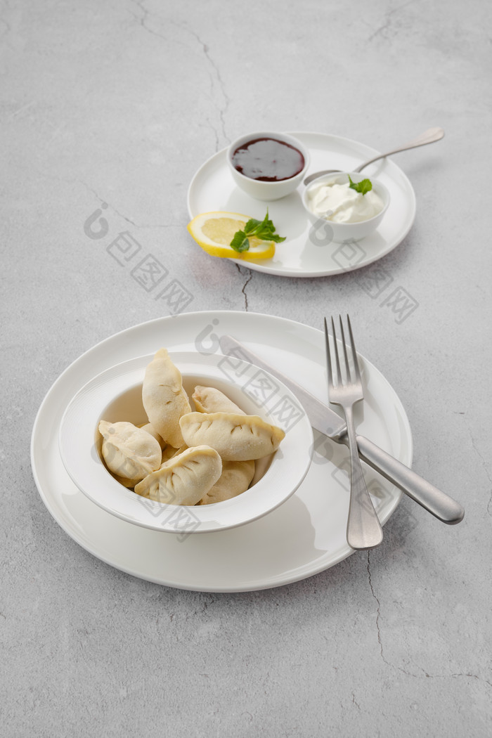盘子里的美味饺子