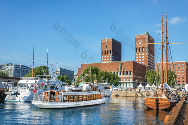 从大海，奥斯陆，挪威奥斯陆市政厅