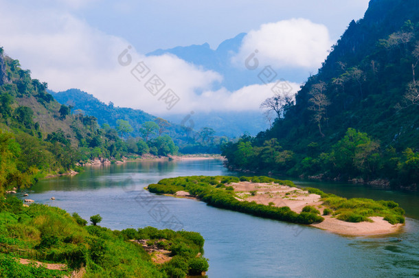 农 khiaw 河，老挝的北部