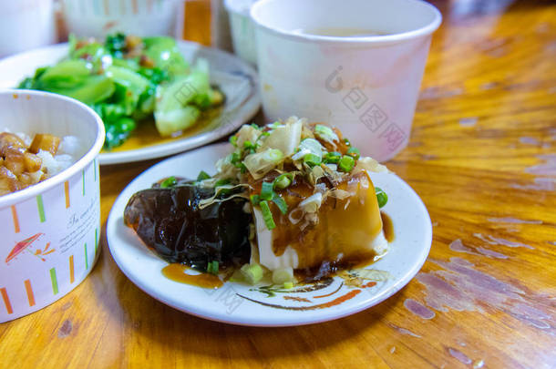 台湾著名食品-蒸臭豆腐