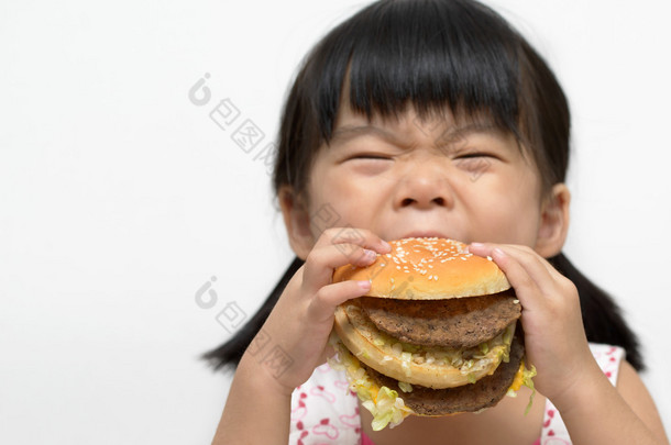 孩子吃大汉堡